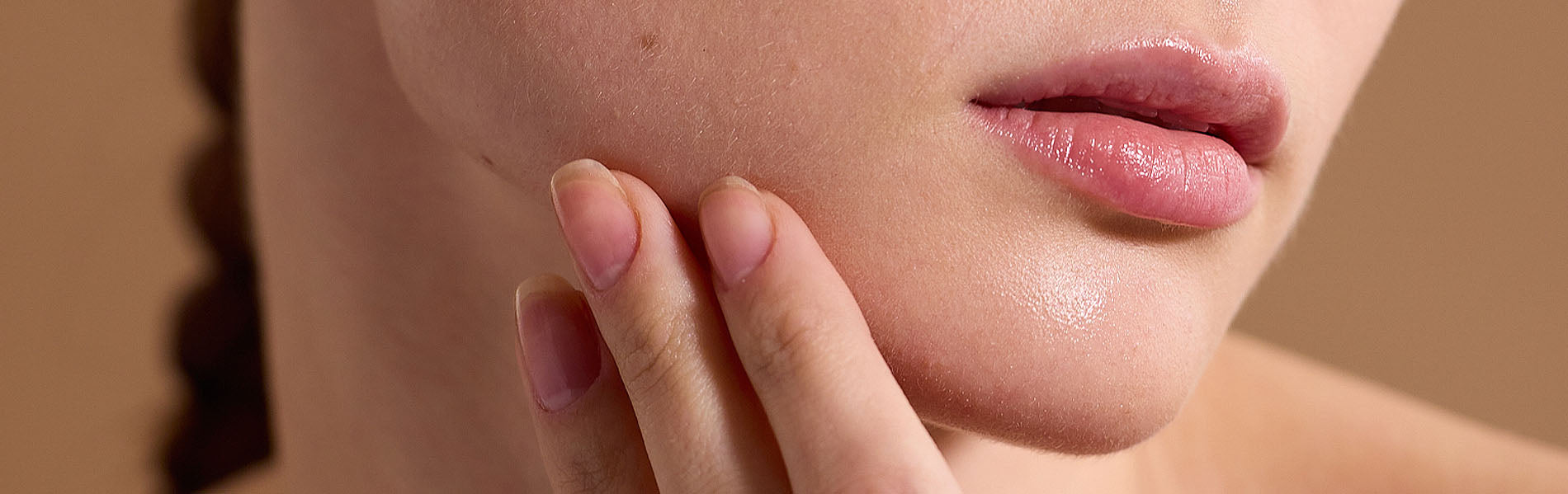 https://www.projectebeauty.com/cdn/shop/articles/BlogImages_August_202024_Can_Radio_Frequency_Skin_Tightening_Get_Rid_of_Double_Chins__Header.jpg?v=1721620077&width=2048